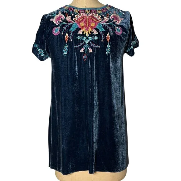 Gorgeous embroidered High-Low velvet top by Johnny Was Size S - Picture 4 of 6